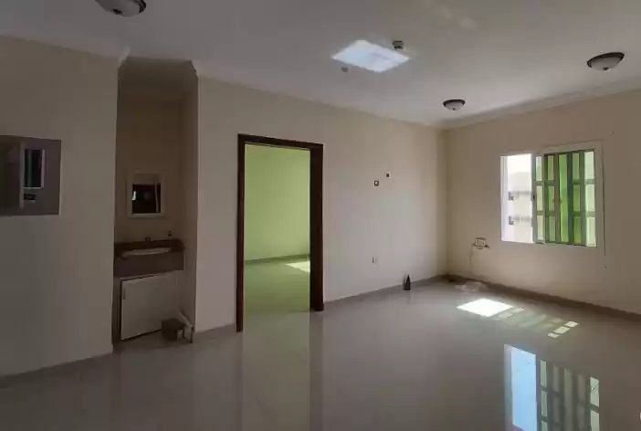 Residential Ready Property 2 Bedrooms U/F Apartment  for rent in Al Sadd , Doha #15043 - 1  image 